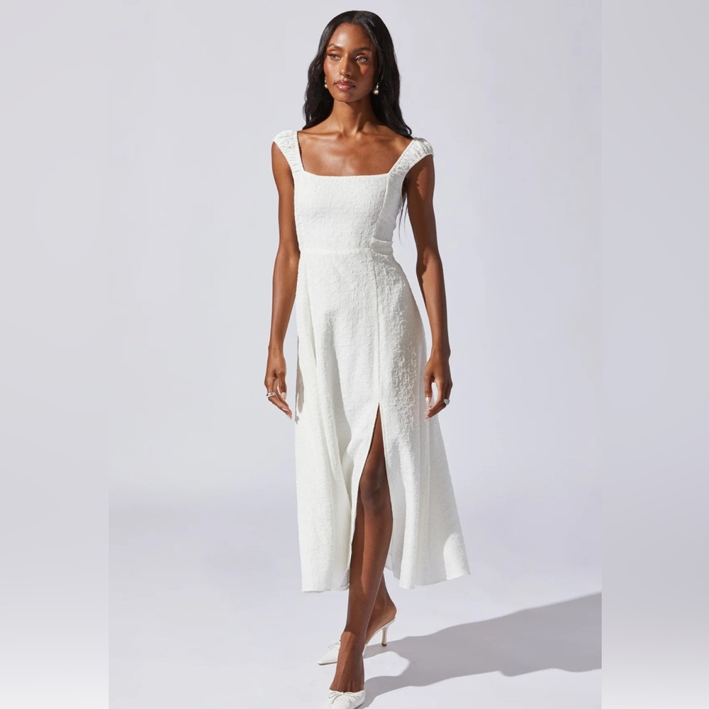 ASTR the Label Crinkle Shoulder Midi Dress